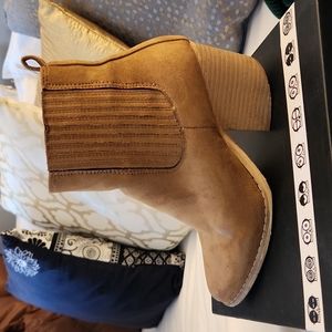 Chestnut booties
